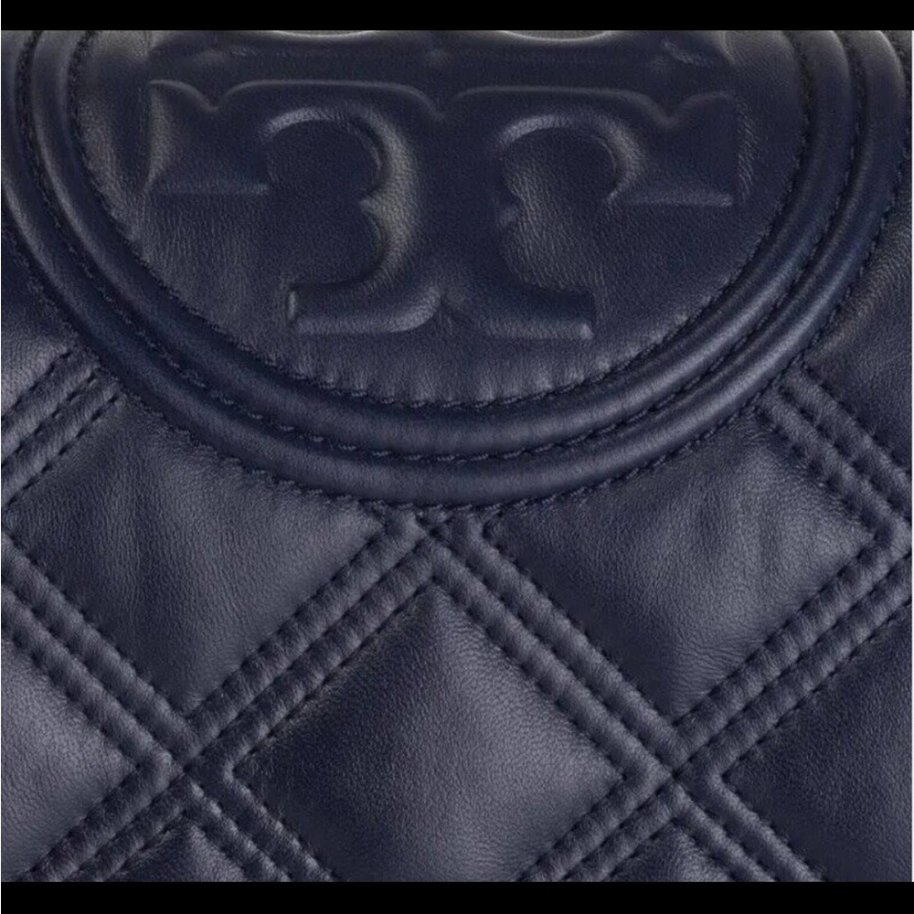 Tory Burch Fleming Soft Convertible Bag - Picture 4 of 6